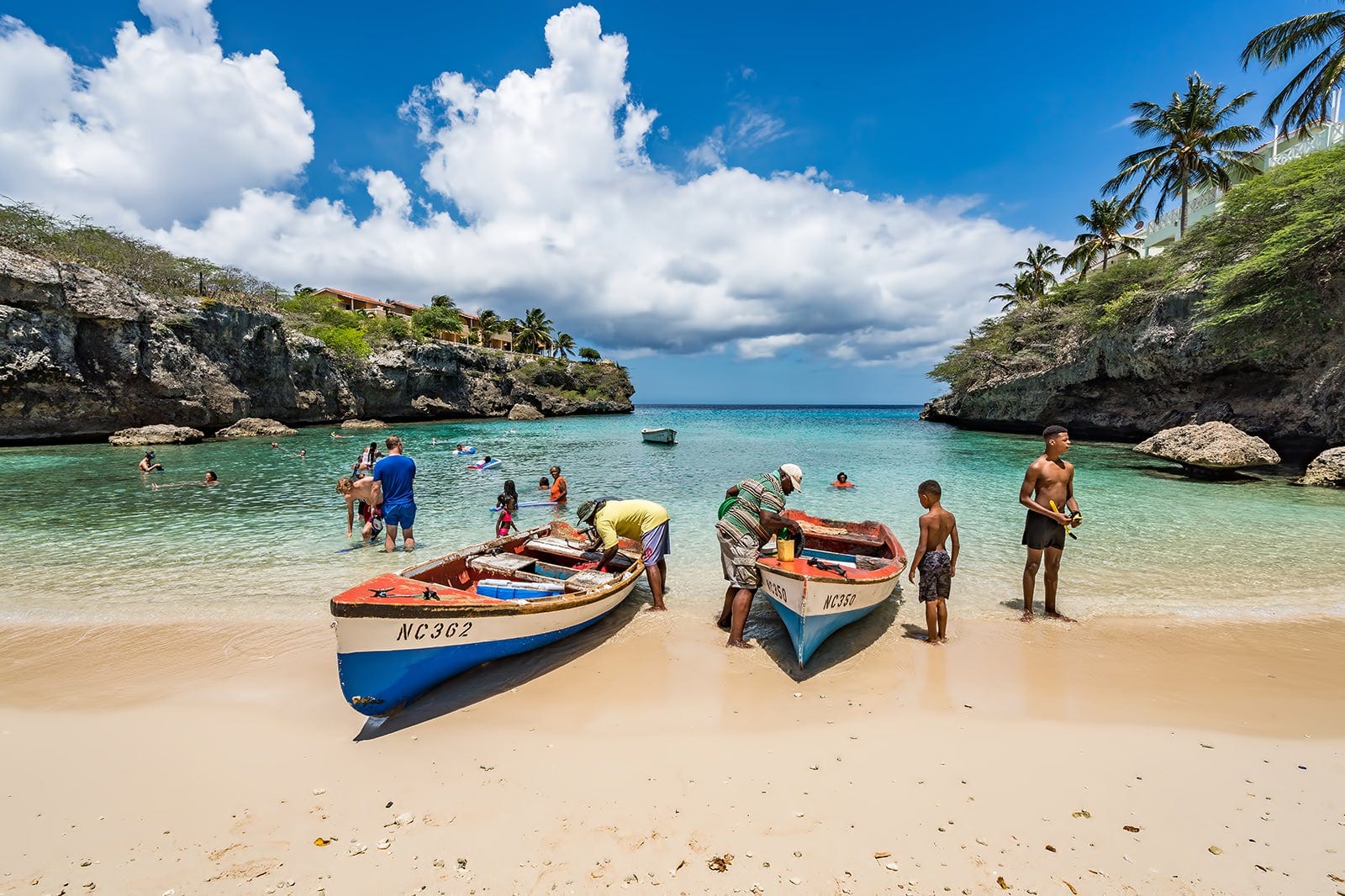Curaçao Island Private Investigator / Curaçao Private Investigations / Child Custody Spousal Marital Investigations Services Curacao / TSCM DeBugging Bug Detection Sweeps Curacao