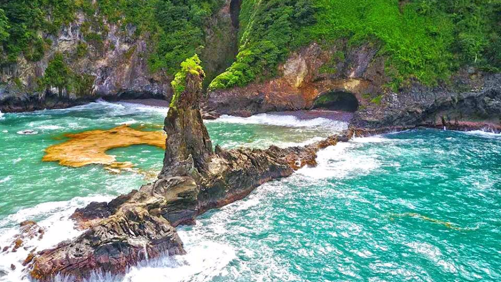 Dominica Islands Private Investigator / Dominica Islands Private Investigations / Dominica Islands Private Executive Protection Security Services / TSCM DeBugging Bug Detection Sweeps Dominica Islands