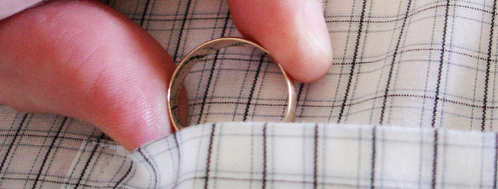 SIGNS OF A CHEATING SPOUSE TO DISCUSS WITH JRS INVESTIGATIONS